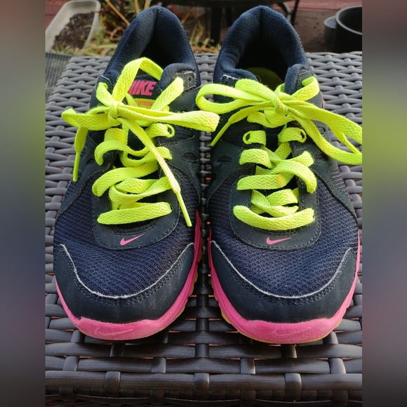 Nike Black and Pink Sneakers - Picture 1 of 14